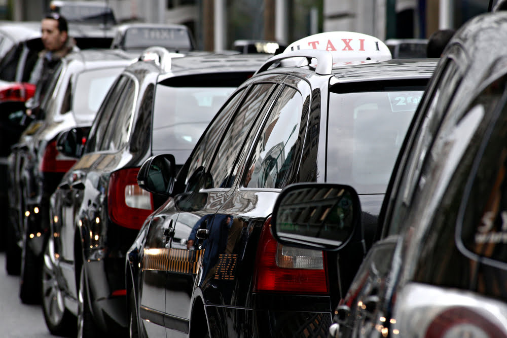 Regering keurt uitvoeringsbesluiten taxi-ordonnantie goed