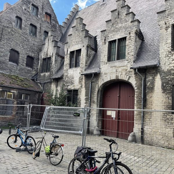 Gents Vleeshuis wordt fietsenstalling, Gent moet zich schamen!
